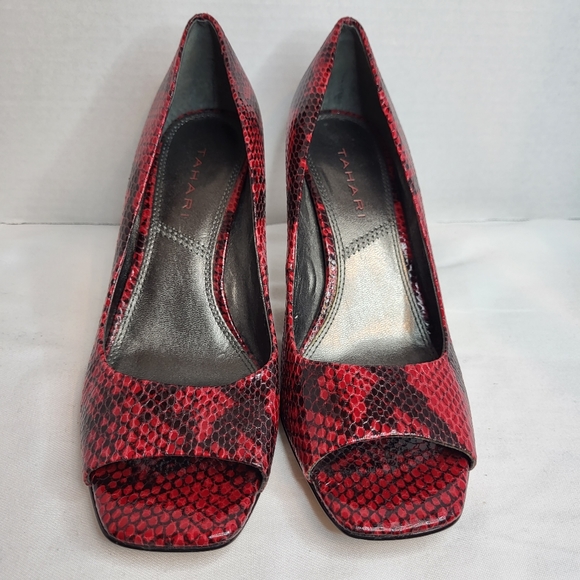 Tahari riddle snake print peep toe red and black pumps in size 6.5 - Picture 4 of 15